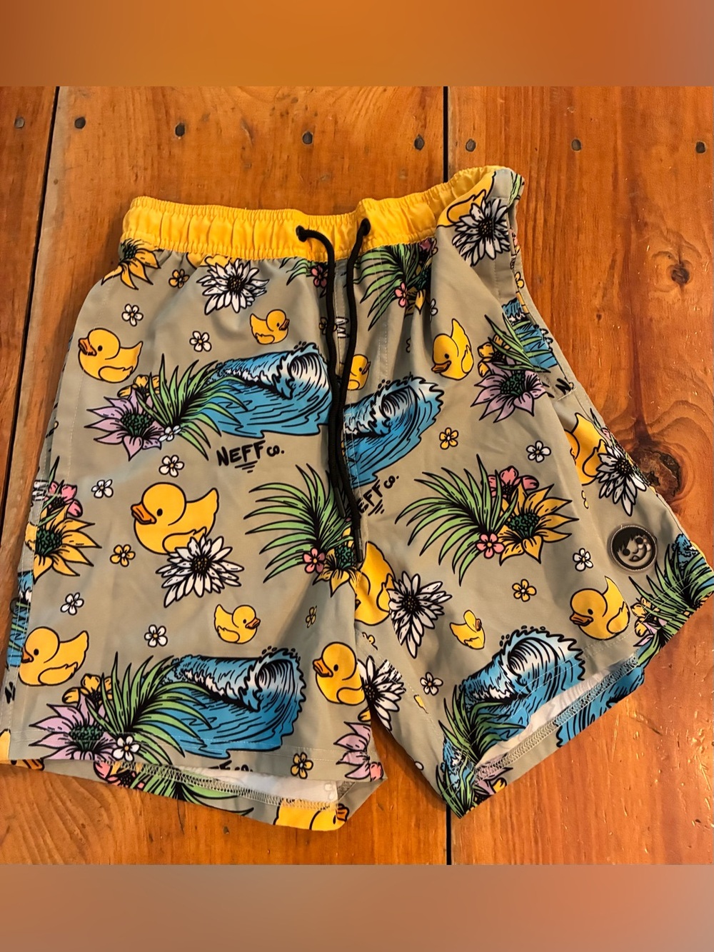 Neff Tropical Duck Board Shorts Size Medium Youth